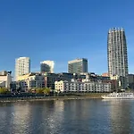 Elite River View Apartment *