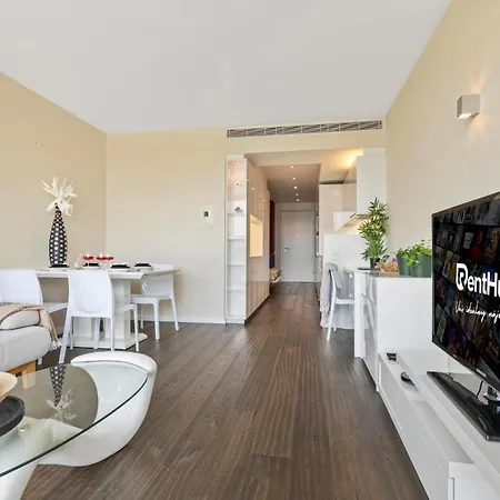 Elite River View アパート *