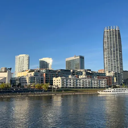 Elite River View アパート *