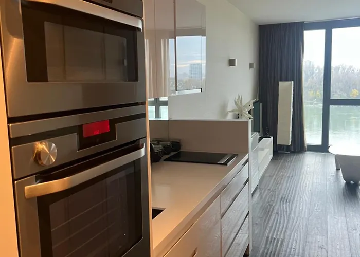 Elite River View Apartmán *